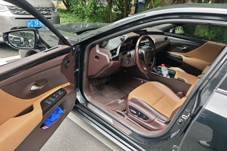 Used Lexus ES 2020 300h Premier Edition Driver Seat