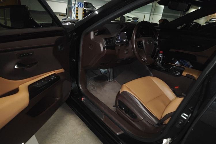 Used Lexus ES 2020 200 Luxury Edition Driver Seat