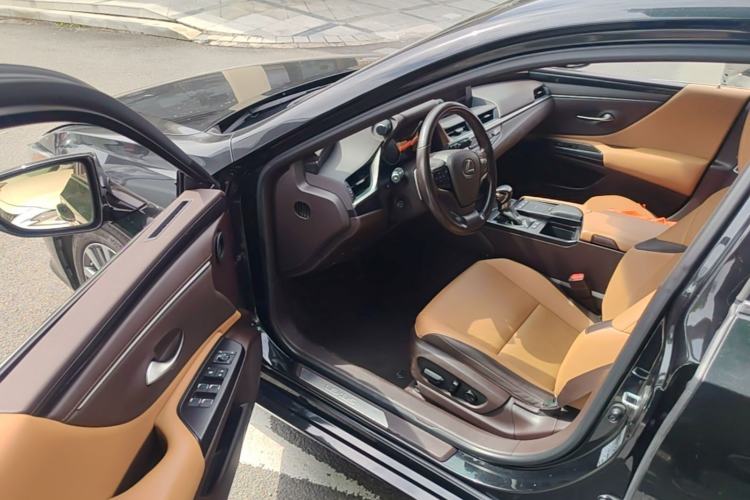 Used Lexus ES 2020 260 Excellence Edition Driver Seat