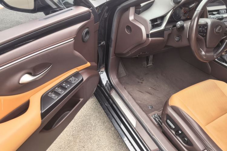 Used Lexus ES 2020 260 Excellence Edition Driver Seat