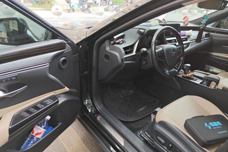 Used Lexus ES 2020 200 Luxury Edition Driver Seat