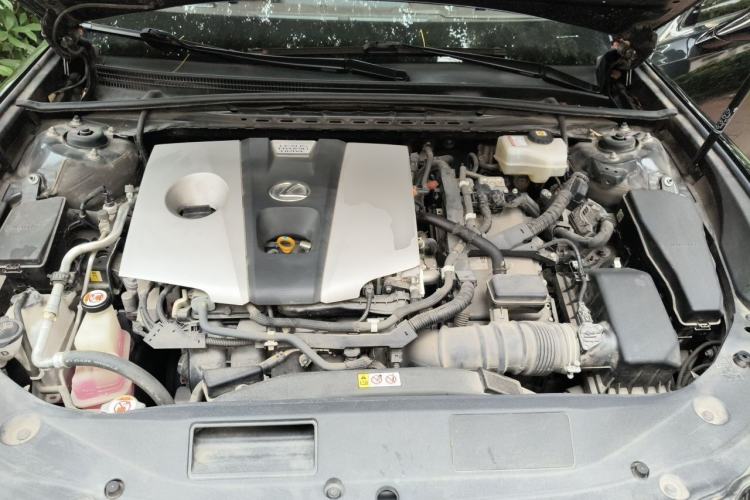 Used Lexus ES 2020 300h Premier Edition Engine Bay