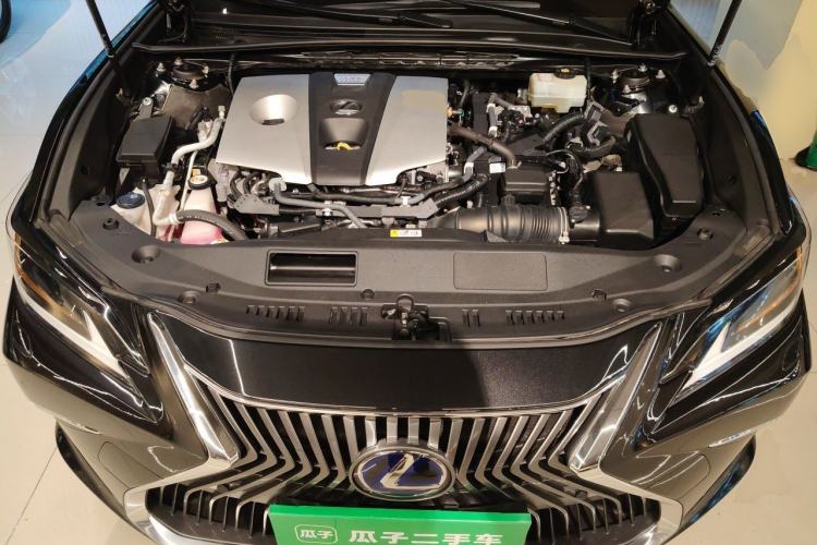 Used Lexus ES 2020 300h Premium Edition Engine Bay