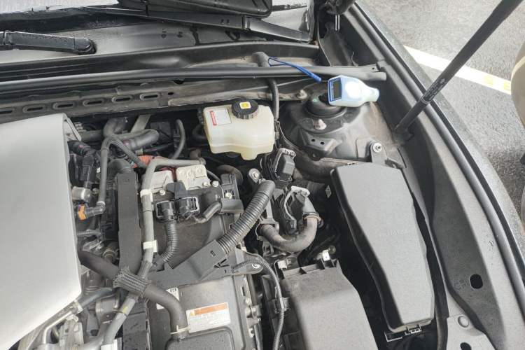 Used Lexus ES 2020 300h Deluxe Edition Engine Bay Left