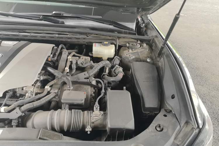 Used Lexus ES 2020 300h Premier Edition Engine Bay Left
