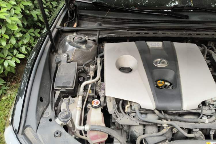Used Lexus ES 2020 300h Premier Edition Engine Bay Right