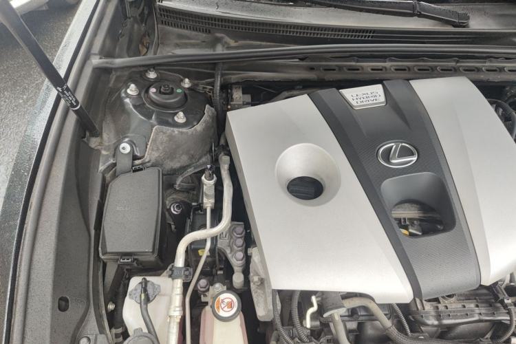 Used Lexus ES 2020 300h Deluxe Edition Engine Bay Right