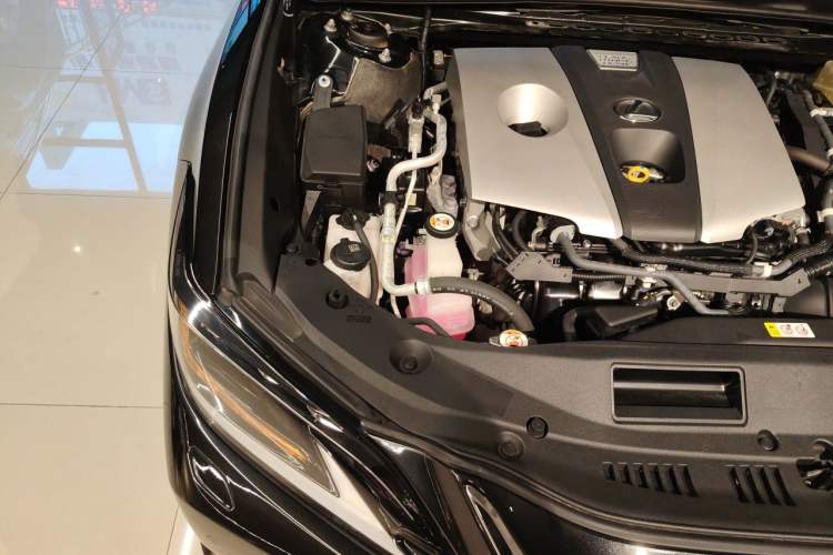 Used Lexus ES 2020 300h Premium Edition Engine Bay Right