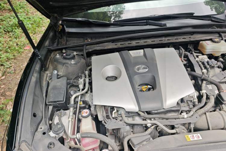 Used Lexus ES 2020 300h Premier Edition Engine Bay Right