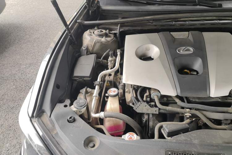 Used Lexus ES 2020 300h Premier Edition Engine Bay Right