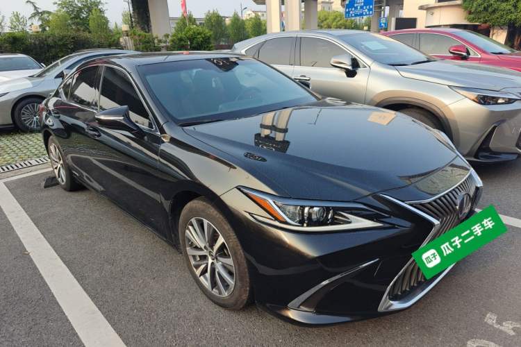 Used Lexus ES 2020 300h Premier Edition Exterior 1