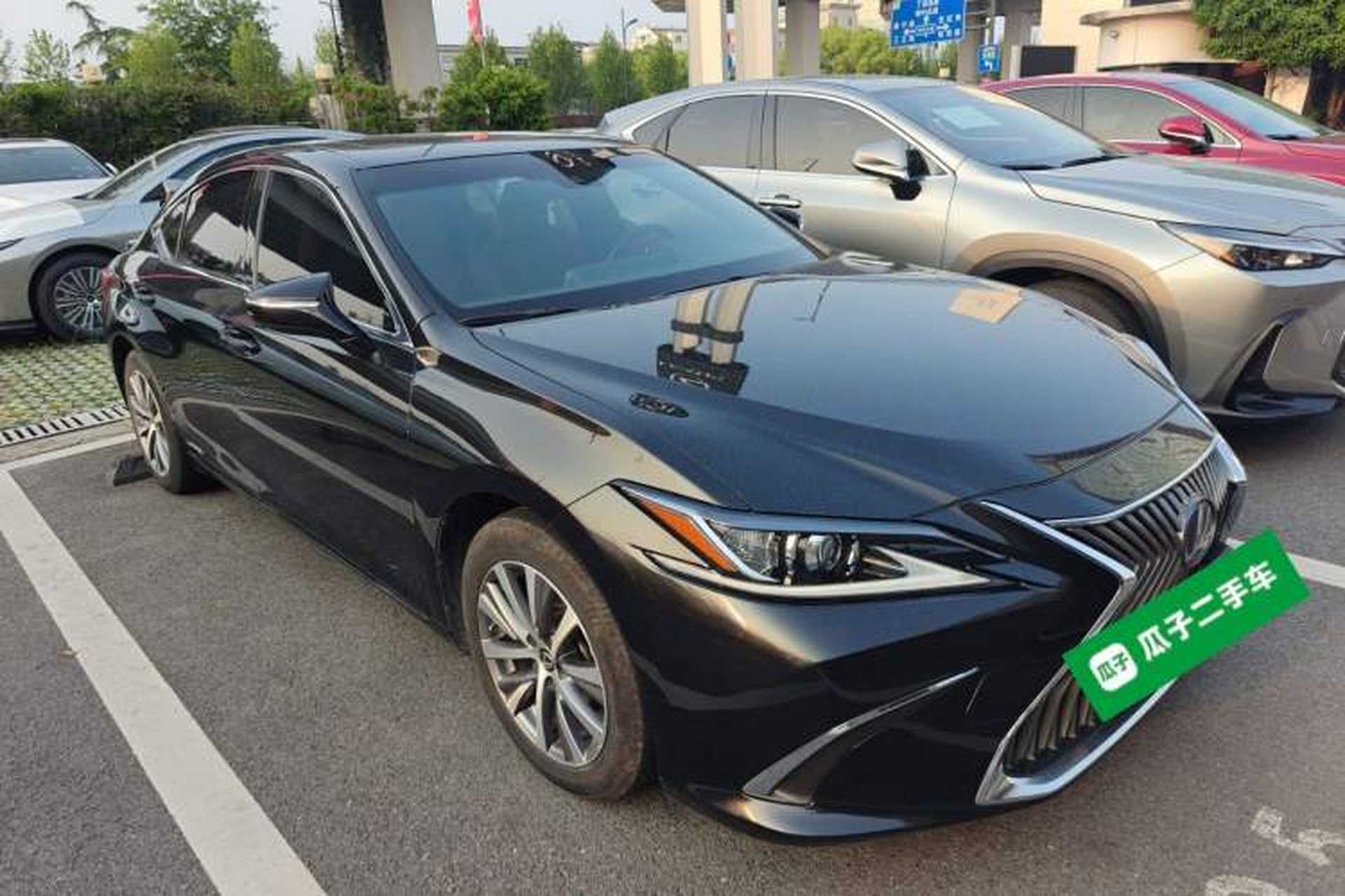 Used Lexus ES 2020 300h Premier Edition Exterior 1