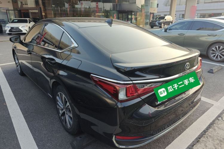 Used Lexus ES 2020 300h Premier Edition Exterior 2