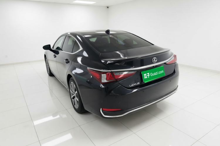 Used Lexus ES 2020 300h Premier Edition Exterior 3