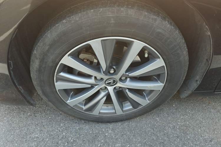 Used Lexus ES 2020 300h Premier Edition Exterior 4