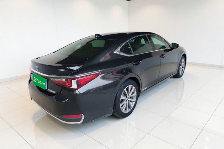 Used Lexus ES 2020 300h Premier Edition Exterior 5