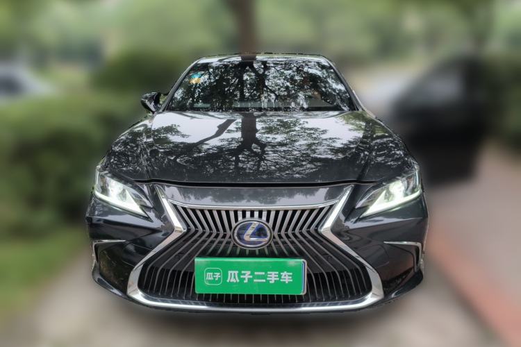 Used Lexus ES 2020 300h Premier Edition Front