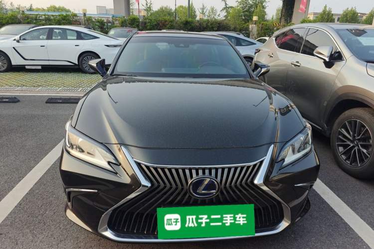 Used Lexus ES 2020 300h Premier Edition Front