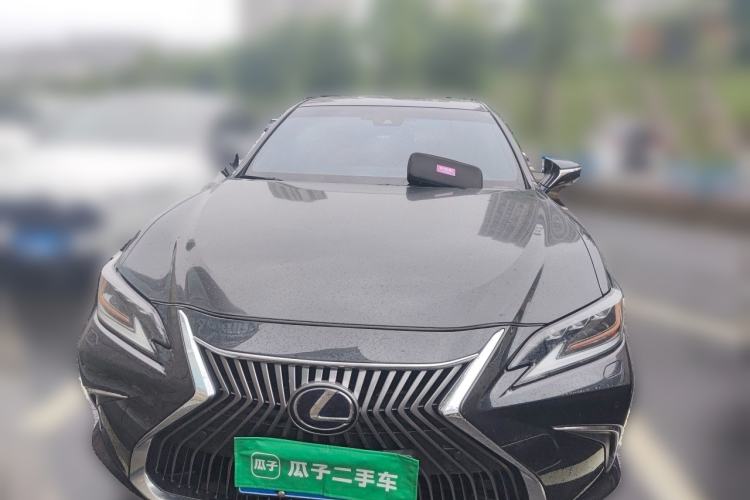 Used Lexus ES 2020 300h Deluxe Edition Front