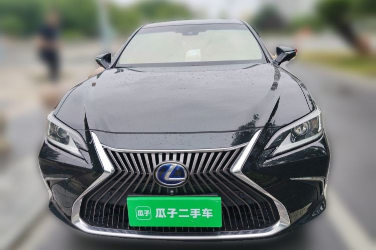 Used Lexus ES 2020 300h Premier Edition Front