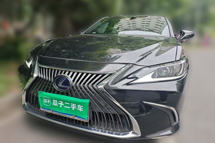 Used Lexus ES 2020 300h Premier Edition Front