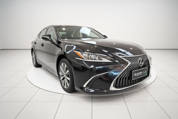 Used Lexus ES 2020 200 Excellence Edition Front Right 45 Deg