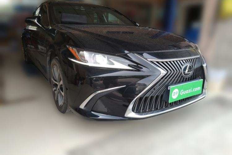 Used Lexus ES 2020 200 Excellence Edition Front Right 45 Deg