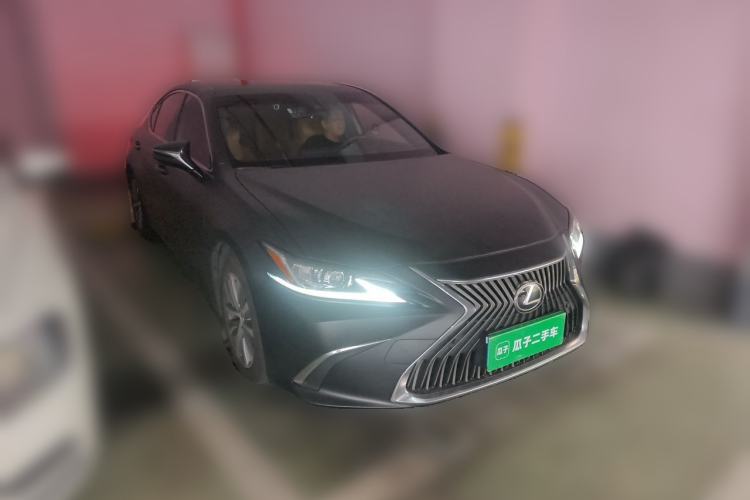 Used Lexus ES 2020 200 Excellence Edition Front Right 45 Deg