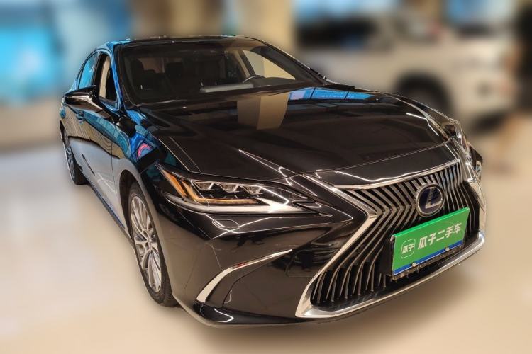 Used Lexus ES 2020 300h Premium Edition Front Right 45 Deg