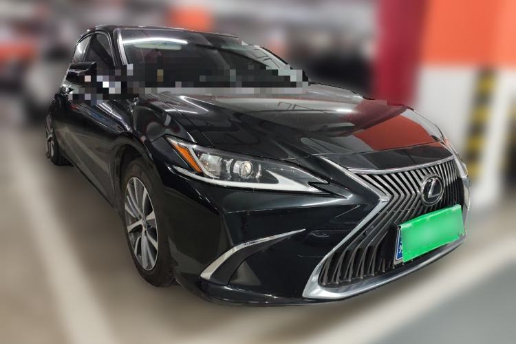 Used Lexus ES 2020 200 Excellence Edition Front Right 45 Deg