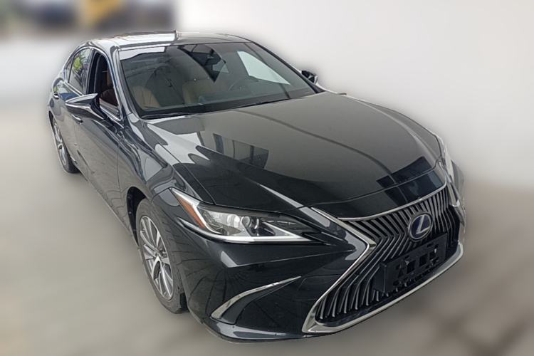 Used Lexus ES 2020 300h Premier Edition Front Right 45 Deg