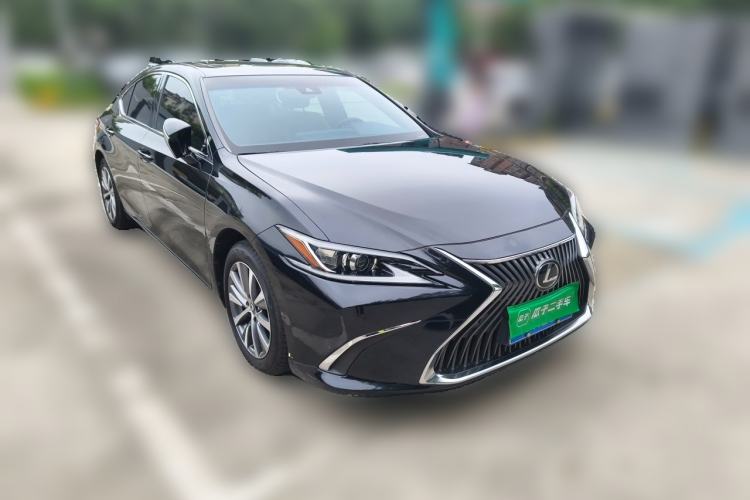 Used Lexus ES 2020 200 Excellence Edition Front Right 45 Deg