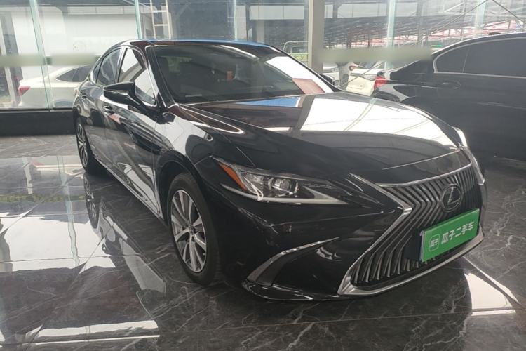 Used Lexus ES 2020 200 Excellence Edition Front Right 45 Deg