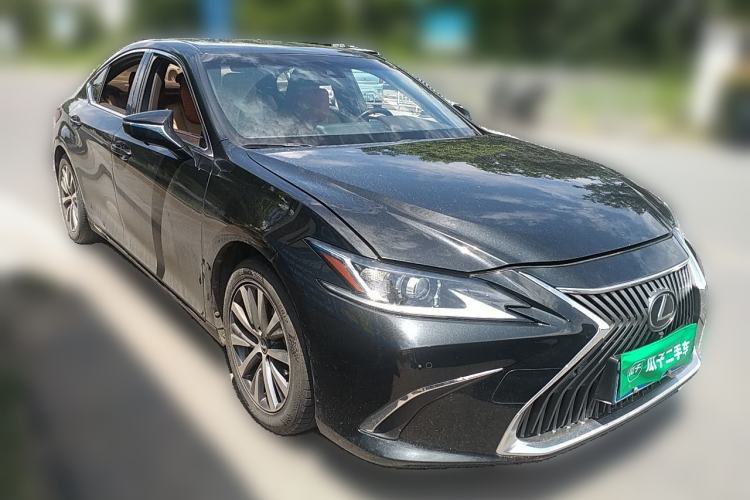 Used Lexus ES 2020 260 Excellence Edition Front Right 45 Deg