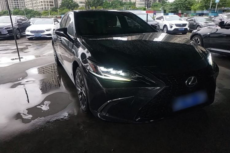 Used Lexus ES 2020 200 Excellence Edition Front Right 45 Deg