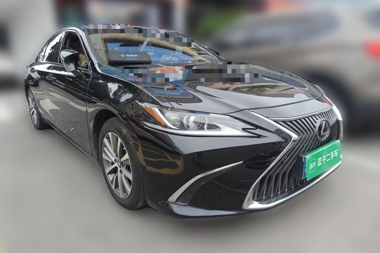 Used Lexus ES 2020 260 Excellence Edition Front Right 45 Deg