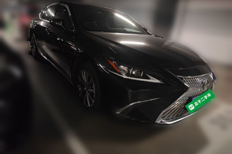 Used Lexus ES 2020 200 Luxury Edition Front Right 45 Deg
