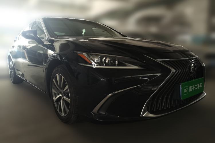 Used Lexus ES 2020 200 Excellence Edition Front Right 45 Deg
