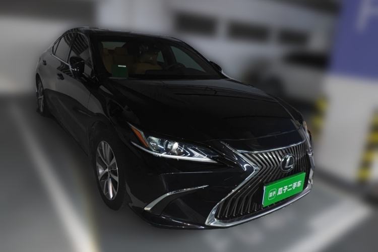 Used Lexus ES 2020 200 Excellence Edition Front Right 45 Deg