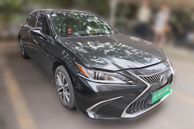 Used Lexus ES 2020 200 Luxury Edition Front Right 45 Deg