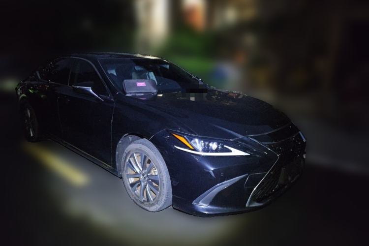 Used Lexus ES 2020 200 Excellence Edition Front Right 45 Deg