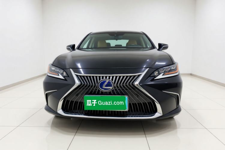 Used Lexus ES 2020 300h Executive Edition Front