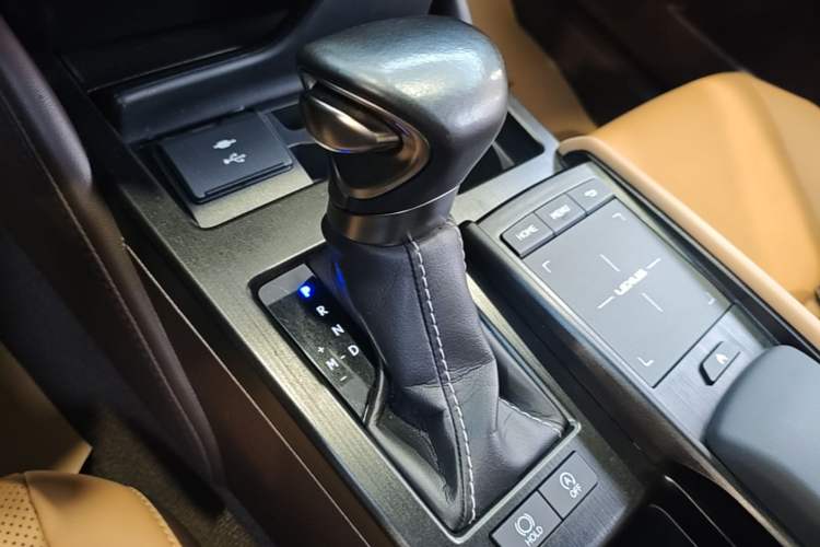 Used Lexus ES 2020 200 Excellence Edition Gear Lever