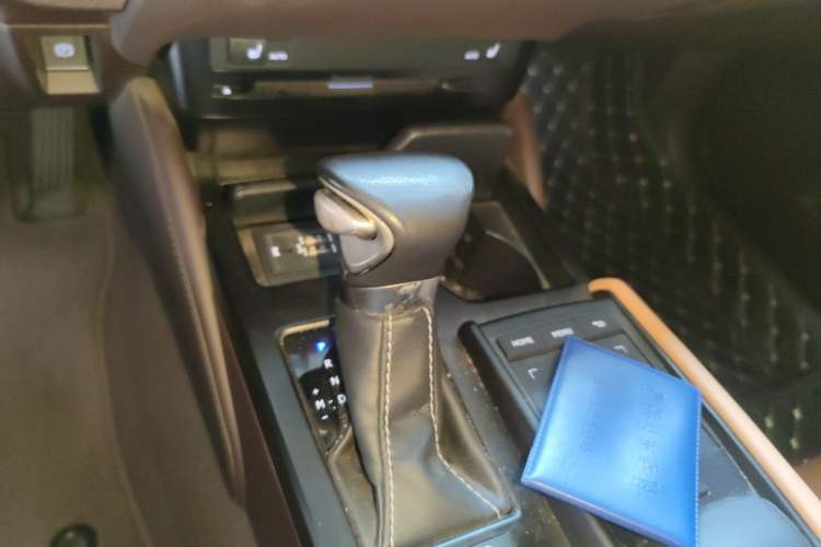 Used Lexus ES 2020 200 Excellence Edition Gear Lever