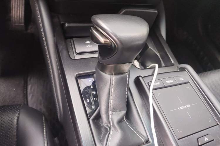 Used Lexus ES 2020 300h Deluxe Edition Gear Lever