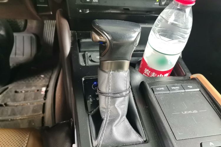 Used Lexus ES 2020 300h Premier Edition Gear Lever