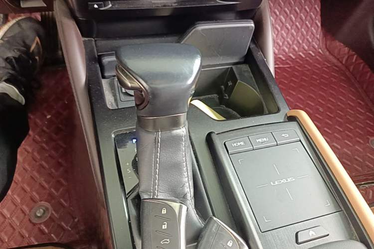 Used Lexus ES 2020 300h Premier Edition Gear Lever