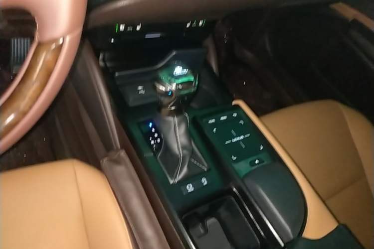 Used Lexus ES 2020 200 Excellence Edition Gear Lever