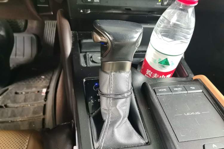 Used Lexus ES 2020 300h Premier Edition Gear Lever