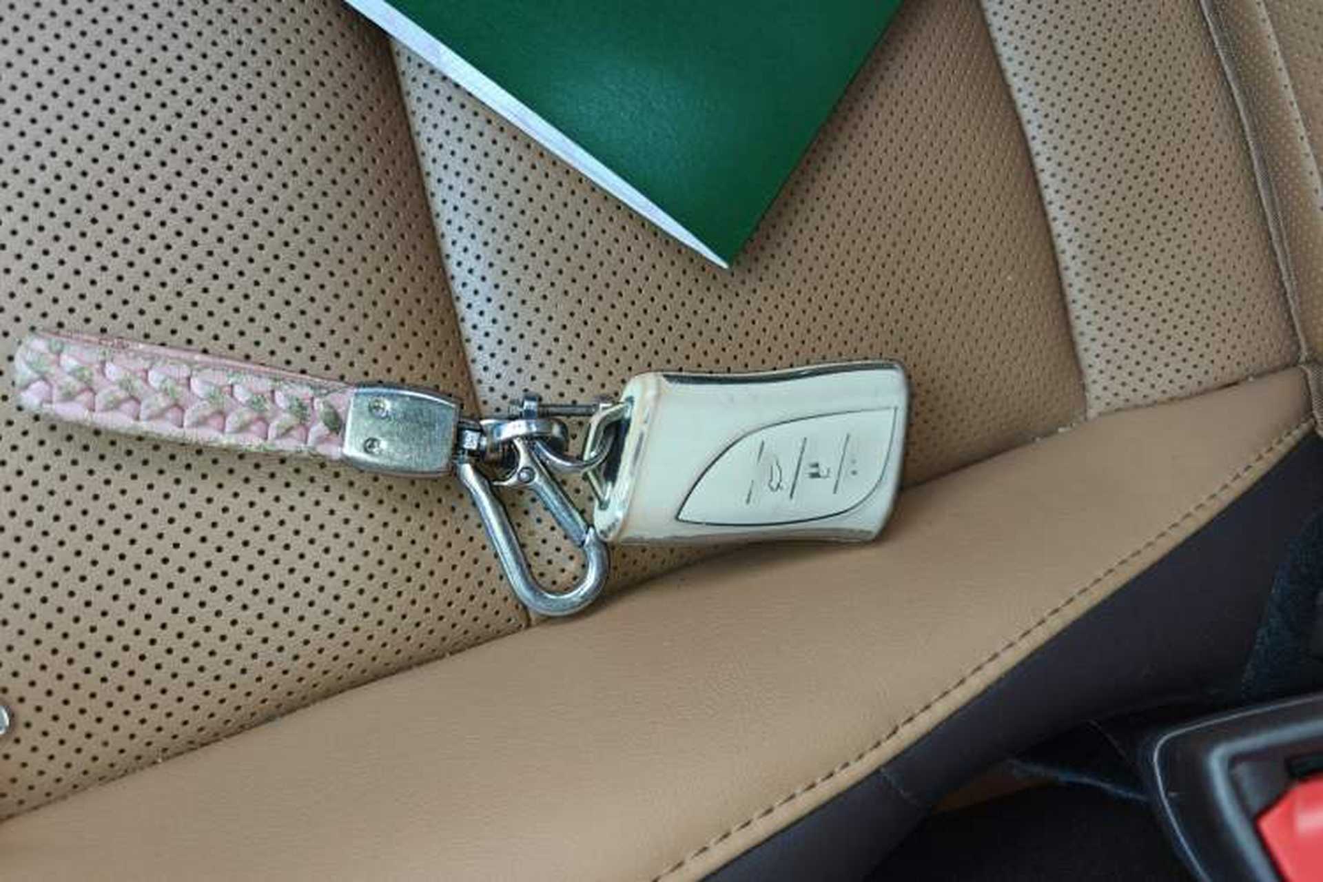 Used Lexus ES 2020 300h Premier Edition Interior 1